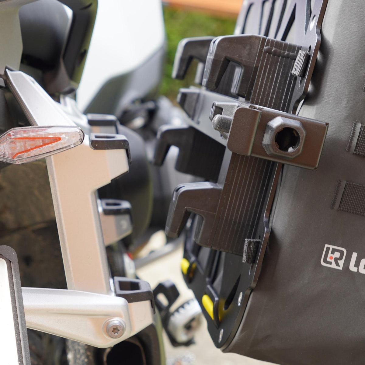 Rackless plate V2 for OEM 1300GS ADV